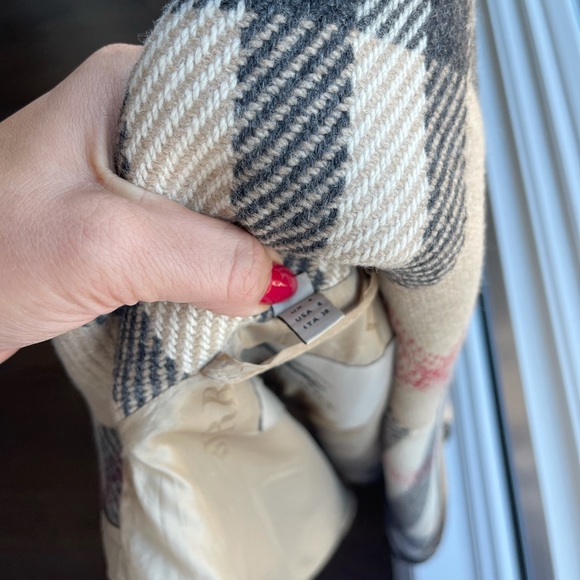 Burberry - Picture 3 of 3